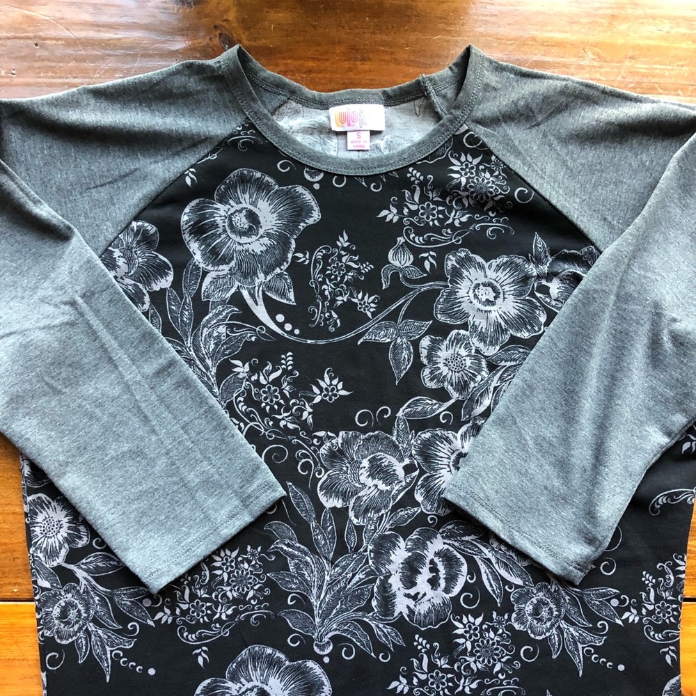 LulaRoe Randy Top. Small